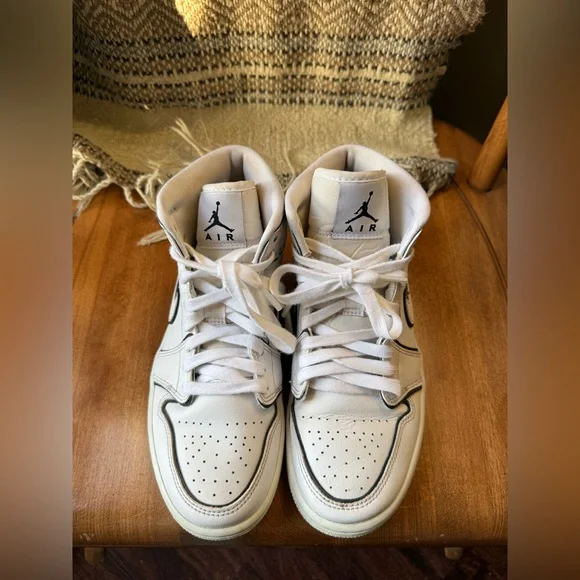 Nike Air Jordan Hightop Sneaker - Picture 3 of 6